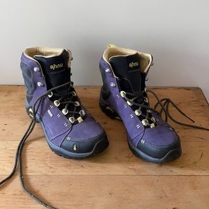 Ahnu Vibram Hiking Boots US 6